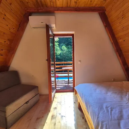 Vikendica Semesnica Ferienhaus
